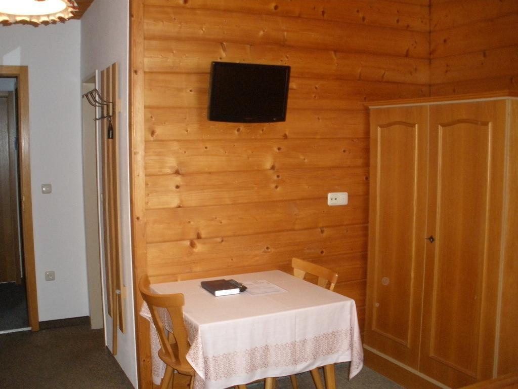 Alpengasthof Zur Loisach Hotel Grossweil Bilik gambar
